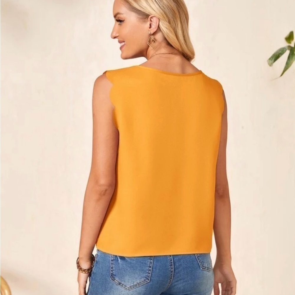 NWOT Women’s Scalloped Edge Neckline & Arms Blouse Sleeveless Med US 6 Mustard - Picture 3 of 10